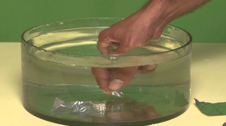 Cleaning engagement ring using saltwater and aluminum foils